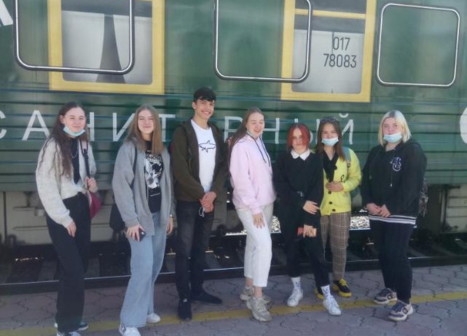 Сегодня студенты первого курса, "реклама" посетили экскурсию Поезд победы.